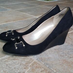 Bandolino Black Wedges with Silver Accents